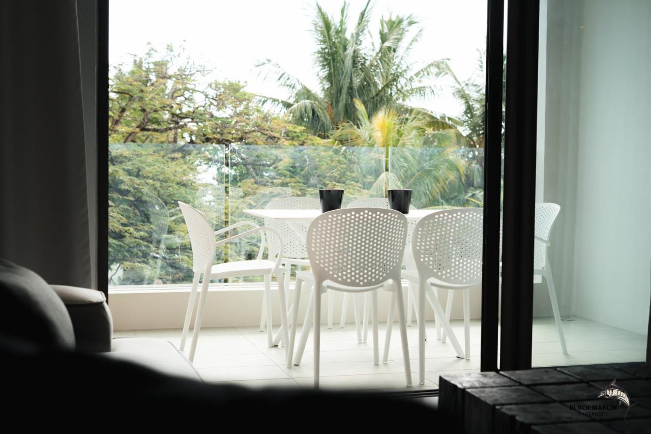 Black Marlin Apartments بيريبير المظهر الخارجي الصورة