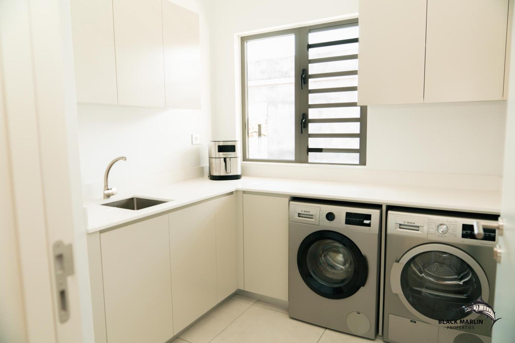 Black Marlin Apartments بيريبير المظهر الخارجي الصورة